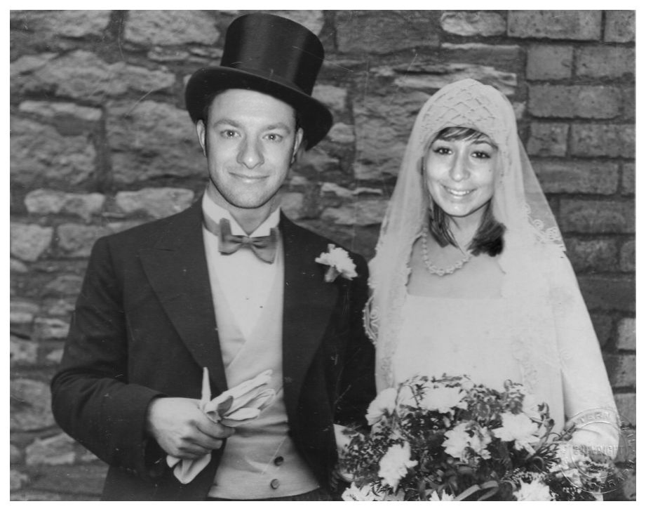 by the photoshopped picture below to have a 1920s themed wedding